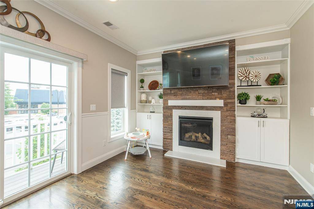 Fairfield, NJ 07004,15 Chaz WAY #8