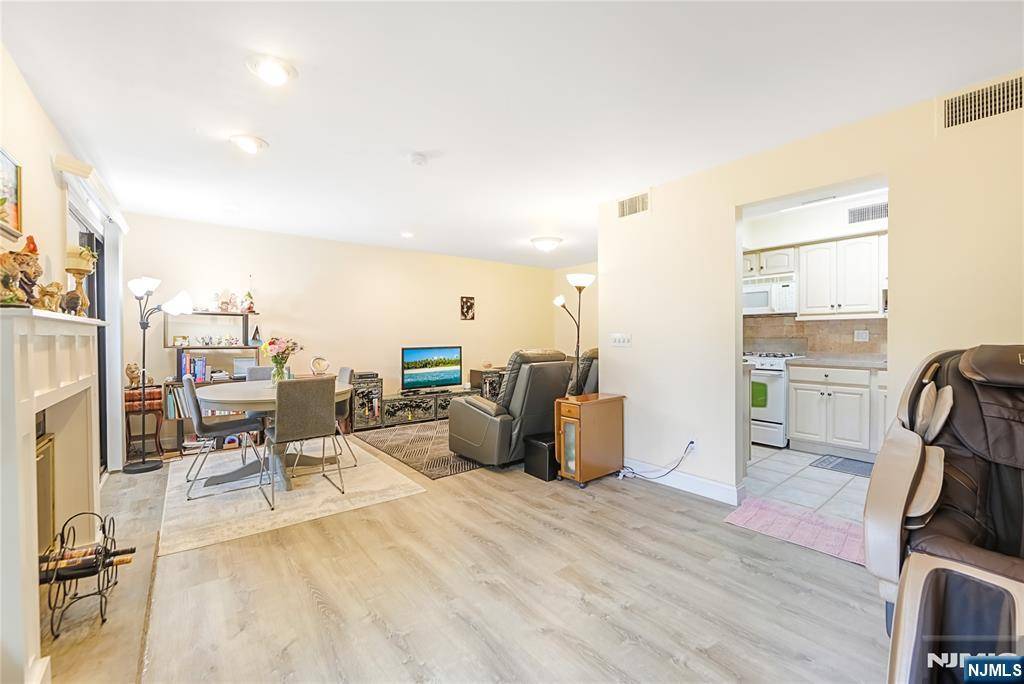 Fort Lee, NJ 07024,2171 Ellery AVE #A
