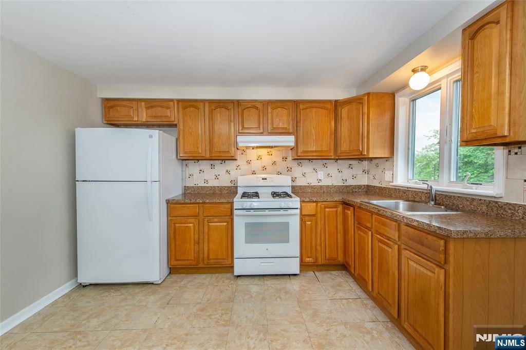 Lodi, NJ 07644,56 Corabelle AVE #2
