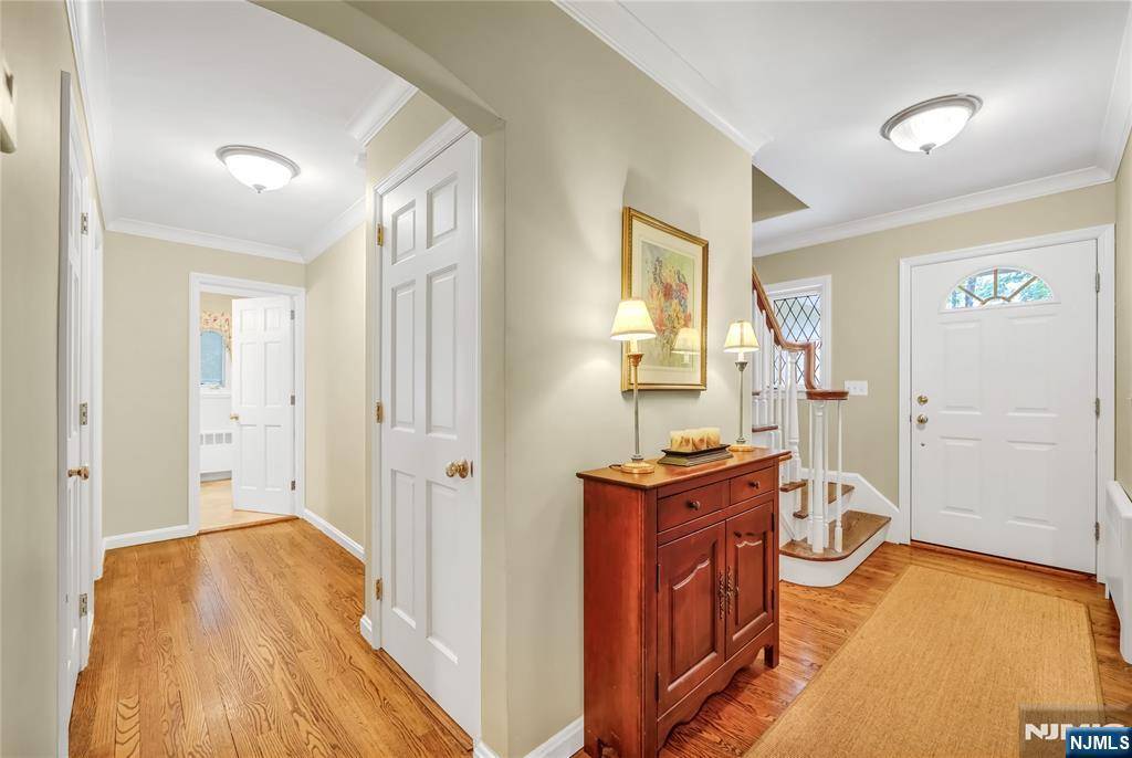 Upper Saddle River, NJ 07458,11 Old Chimney RD