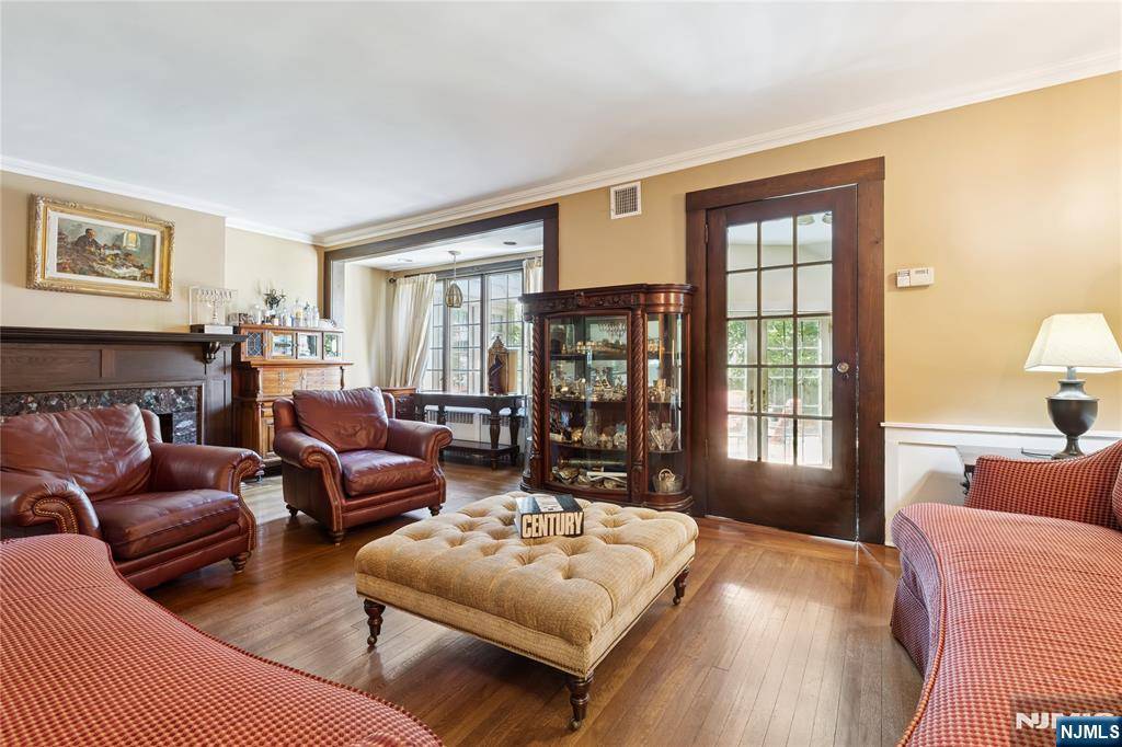 Teaneck, NJ 07666,512 Warwick AVE