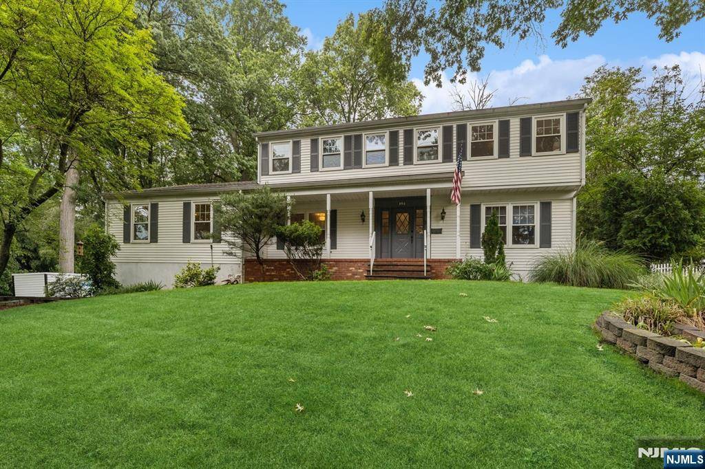 890 Ridgewood AVE, Oradell, NJ 07649