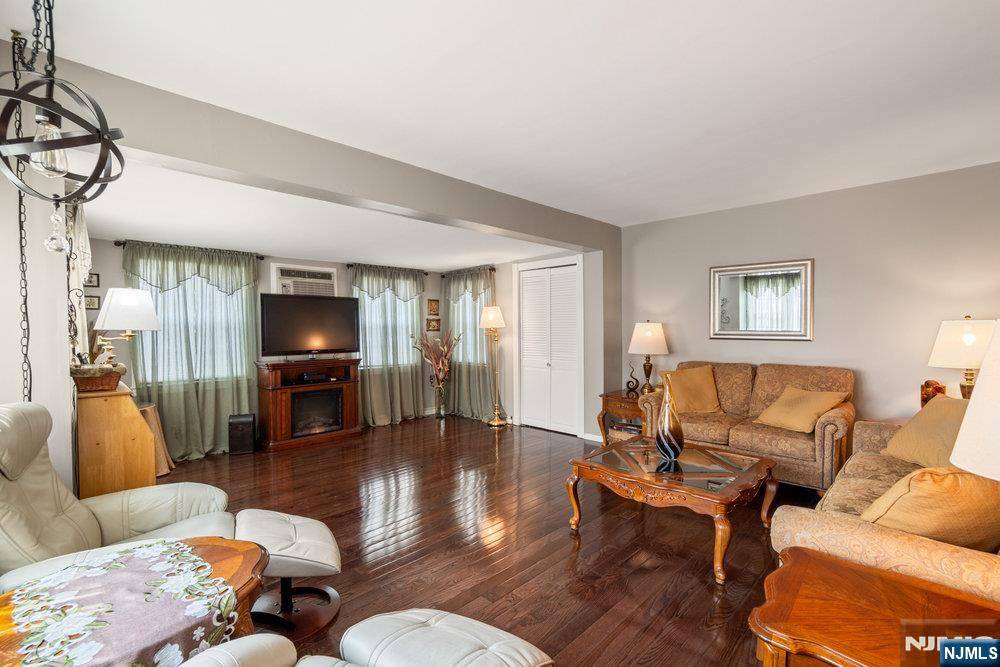 North Arlington, NJ 07031,54 Canterbury AVE