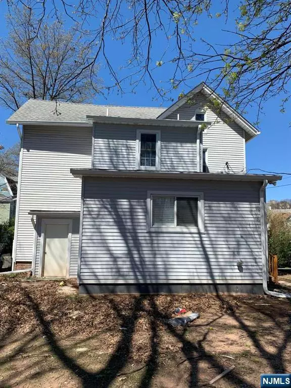 East Orange, NJ 07018,318 Amherst ST