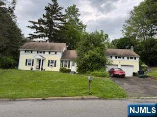 2 Hilton PL, Montvale, NJ 07645
