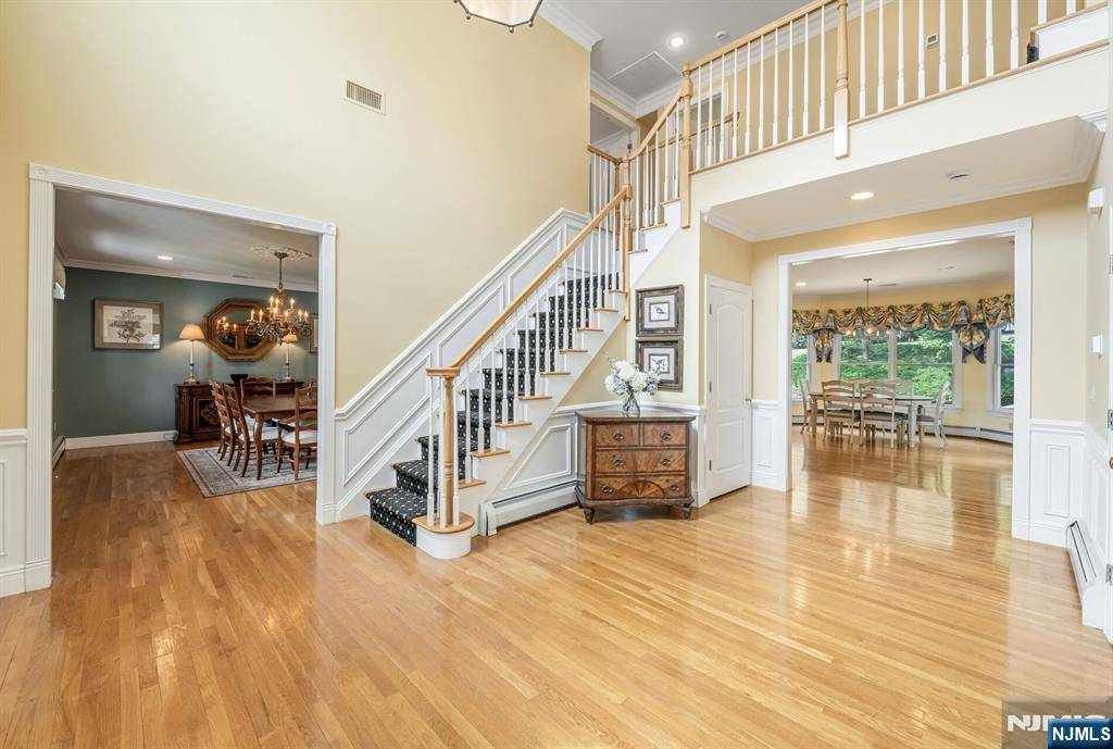 Upper Saddle River, NJ 07458,21 Winding WAY