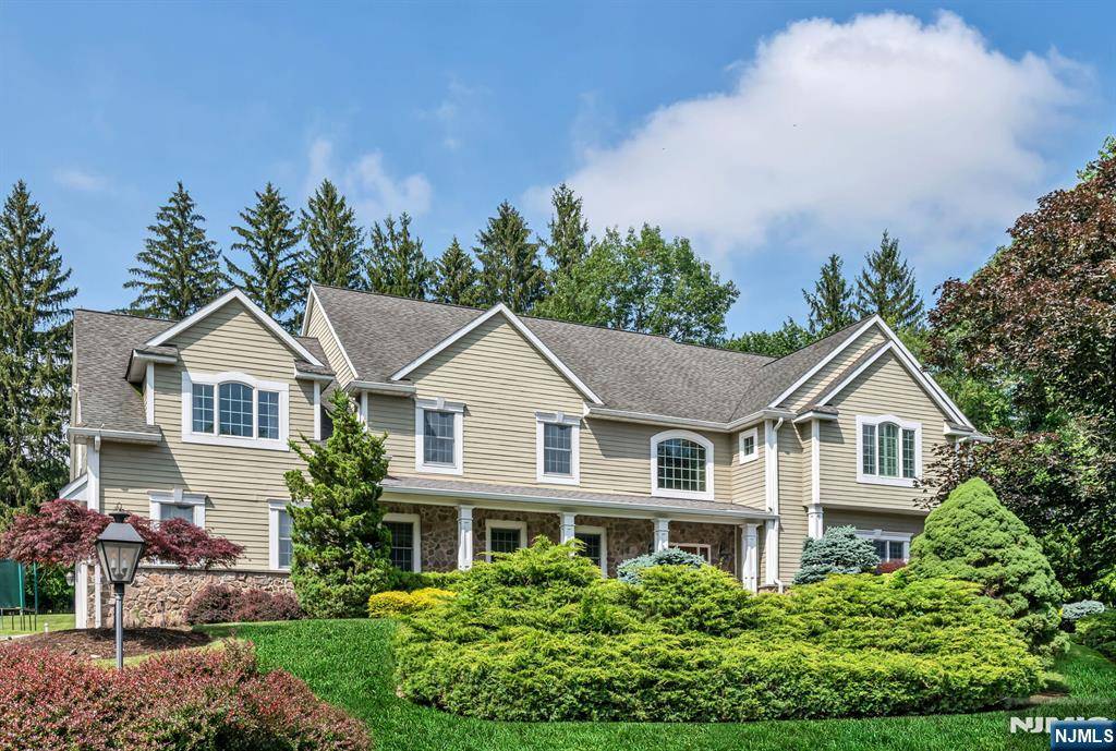21 Winding WAY, Upper Saddle River, NJ 07458