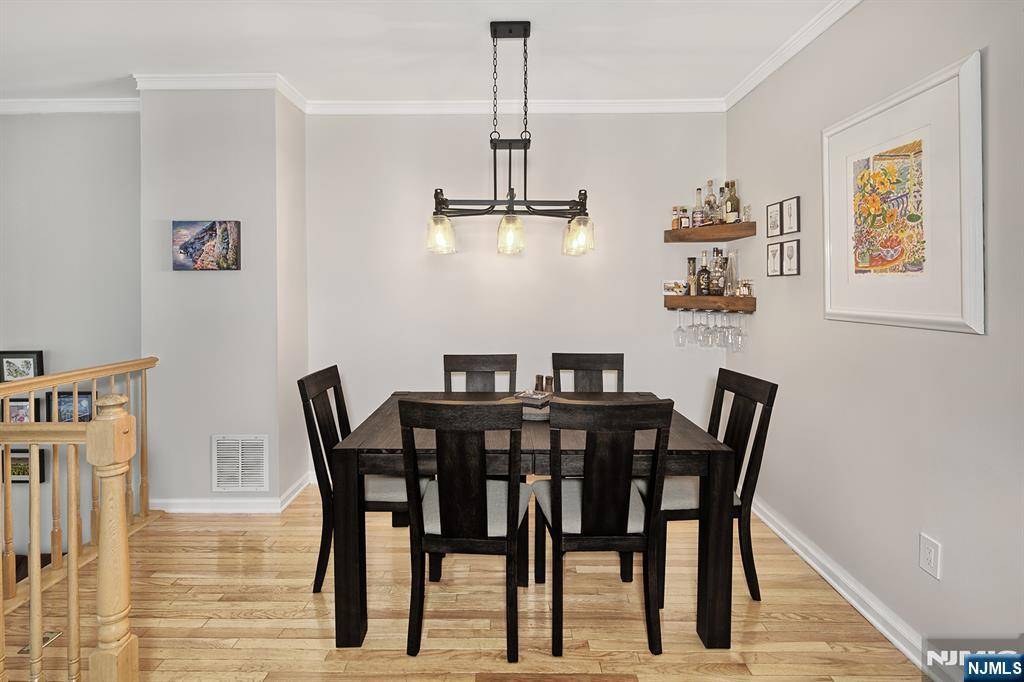 West New York, NJ 07093,256 Halfmoon CT