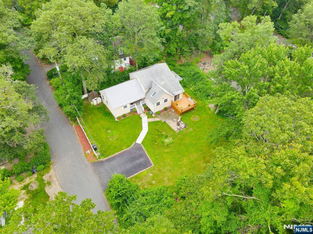 22 Elizabeth RD, West Milford, NJ 07421