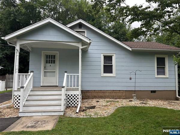15 Wellington AVE, Closter, NJ 07624