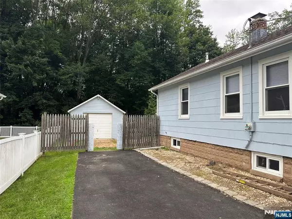 Closter, NJ 07624,15 Wellington AVE