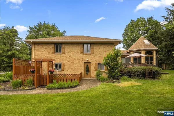 Woodcliff Lake, NJ 07677,254 Werimus RD