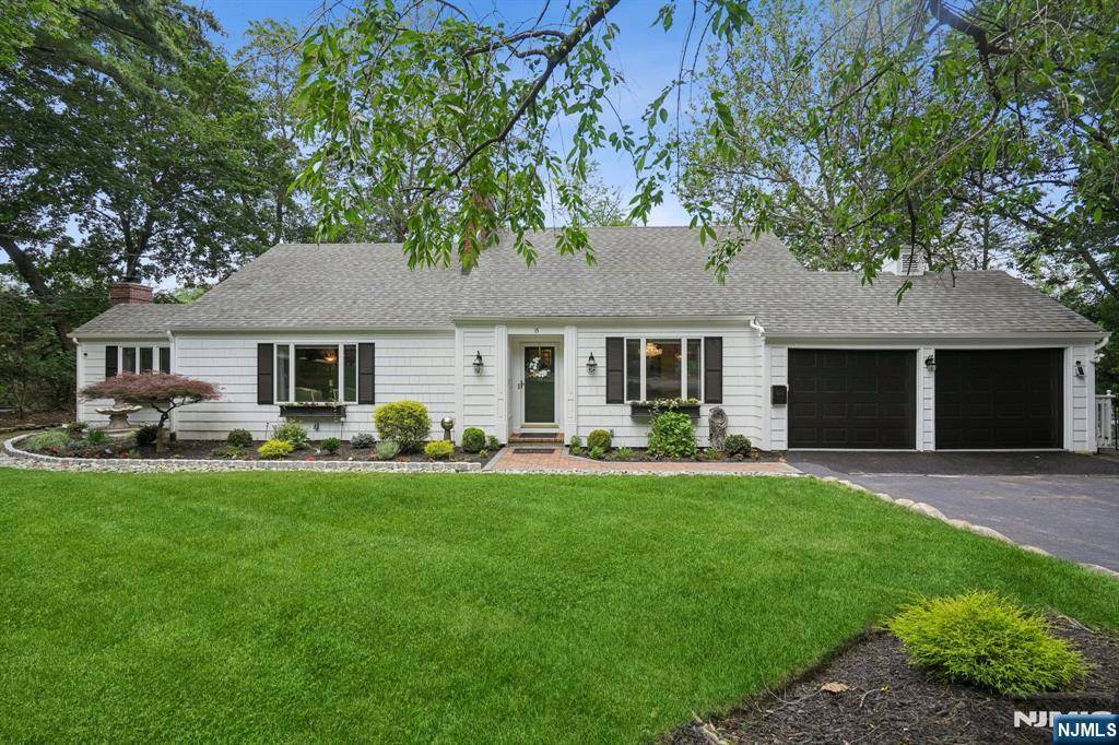 15 Barberry WAY, Essex Fells, NJ 07021