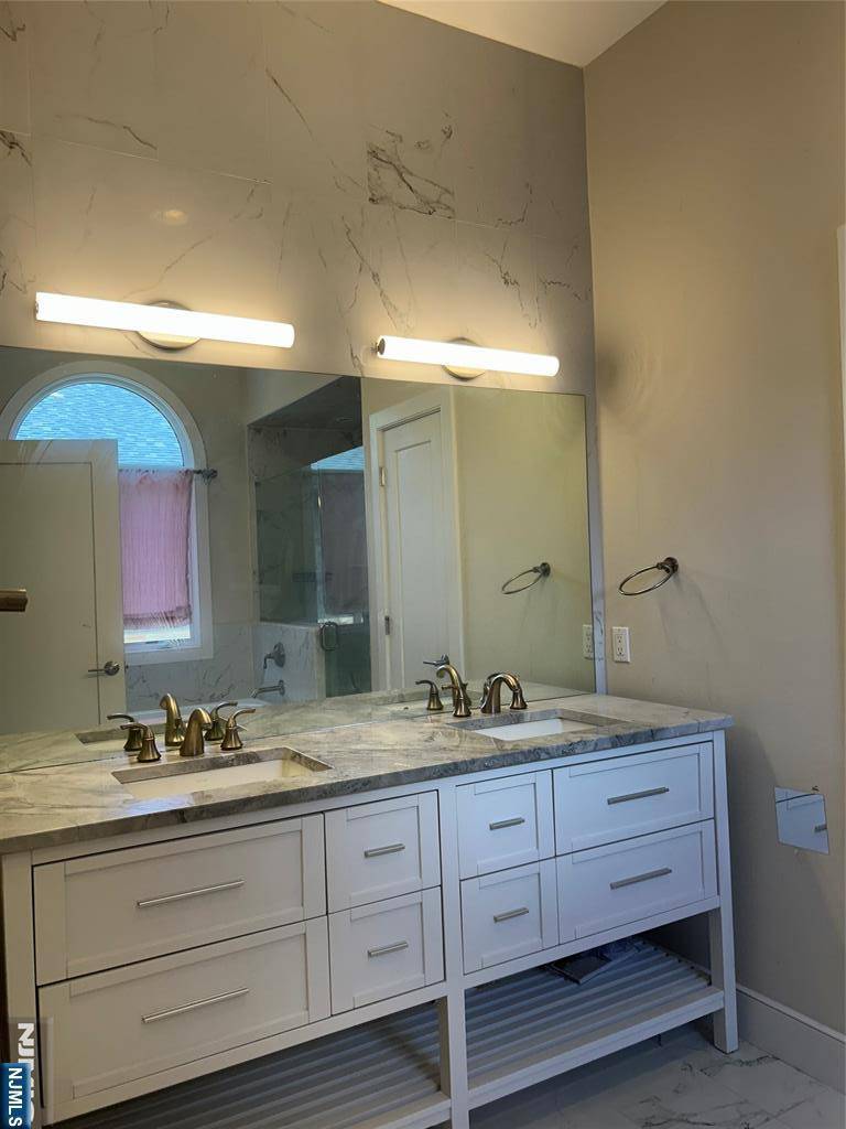 Palisades Park, NJ 07650,329B 5th ST #2