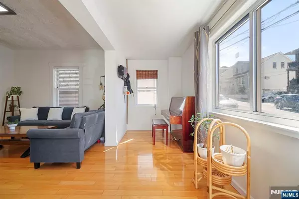 North Bergen, NJ 07047,1224 80th ST