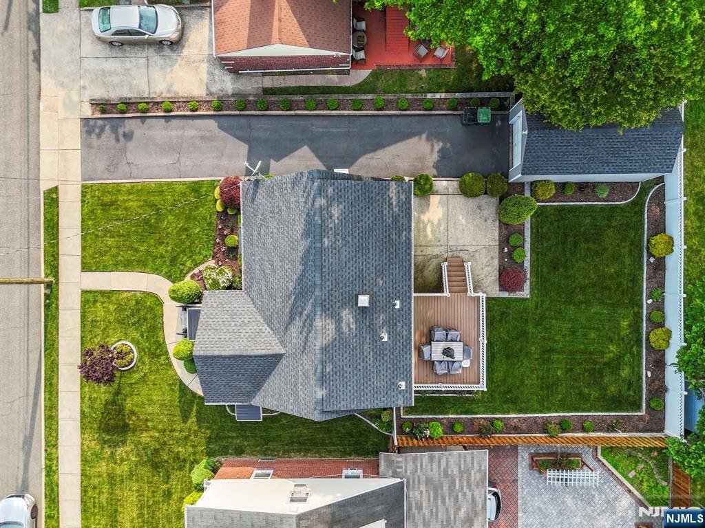 Bergenfield, NJ 07621,203 Phelps AVE