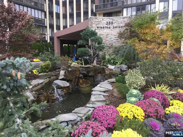 300 Winston DR #C2802, Cliffside Park, NJ 07010