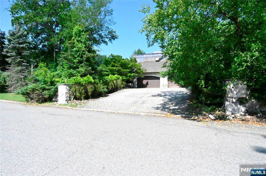 Mahwah, NJ 07430,13 Victoria