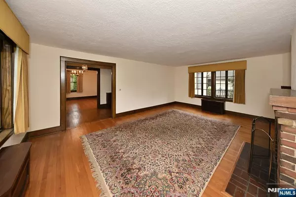 Ridgewood, NJ 07450,175 Unadilla RD