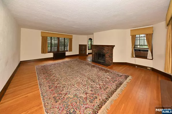 Ridgewood, NJ 07450,175 Unadilla RD