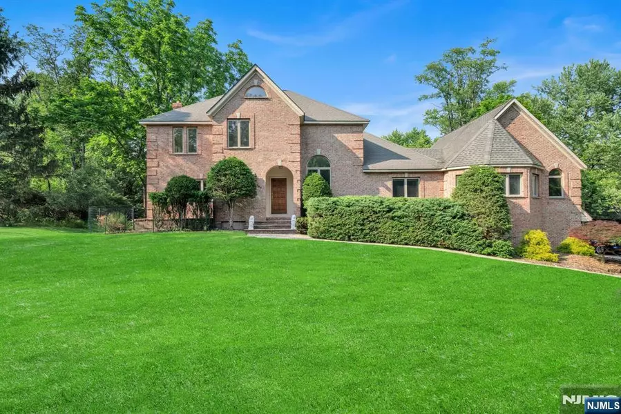 587 High Mountain RD, Franklin Lakes, NJ 07417