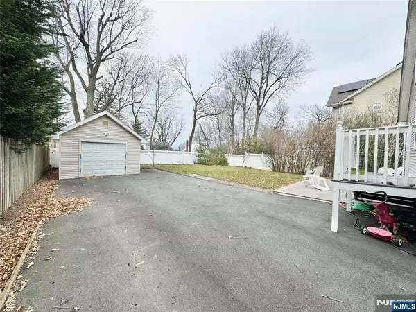 Leonia, NJ 07605,126 Irving ST #A