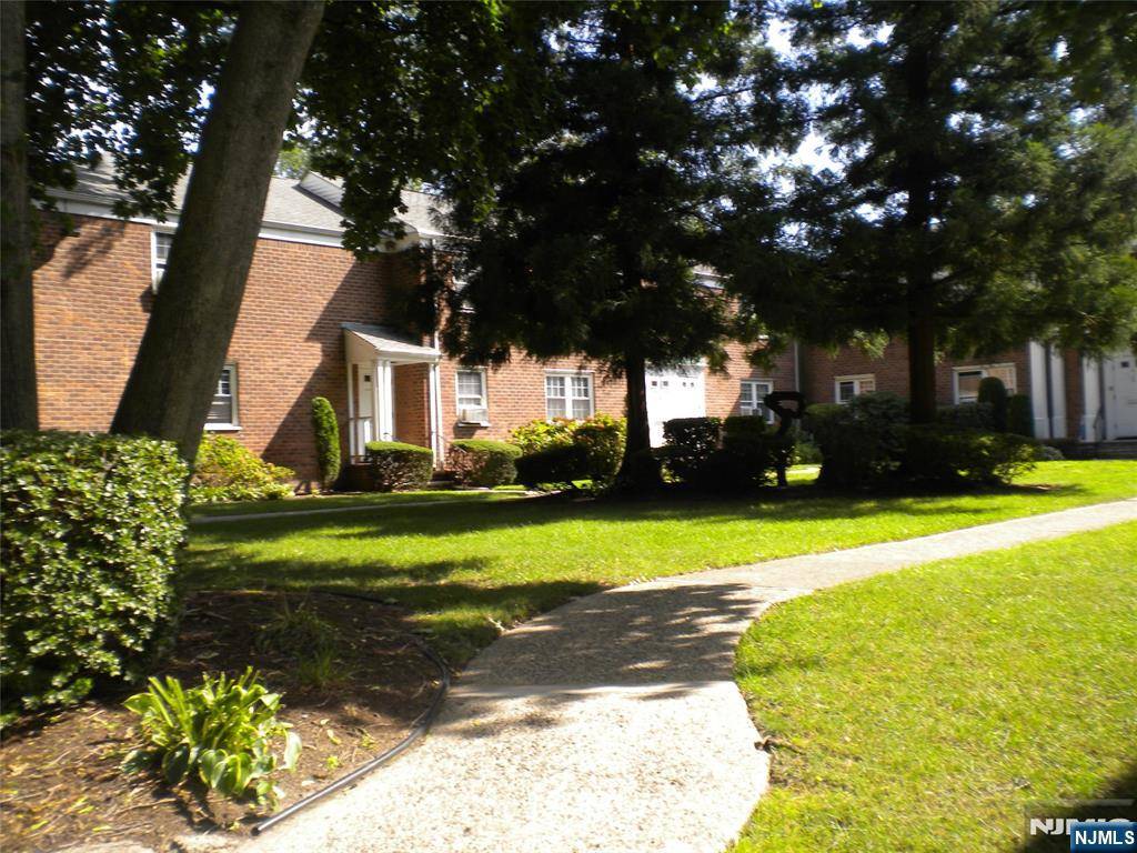 Englewood, NJ 07631,100 Huguenot AVE #1B