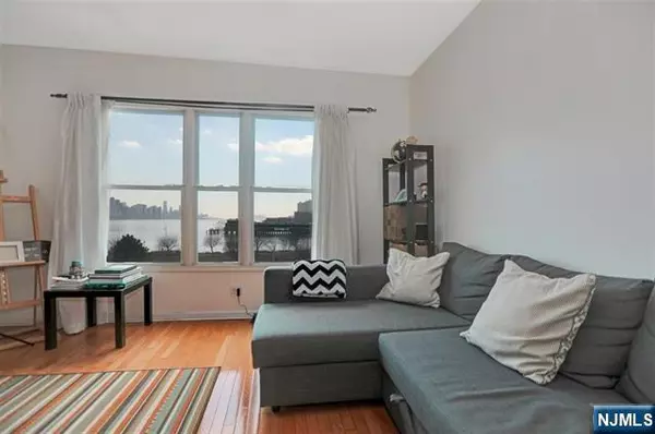 330 The Promenade, Edgewater, NJ 07020
