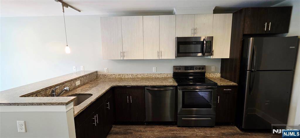 North Arlington, NJ 07031,241 Ridge RD #4F