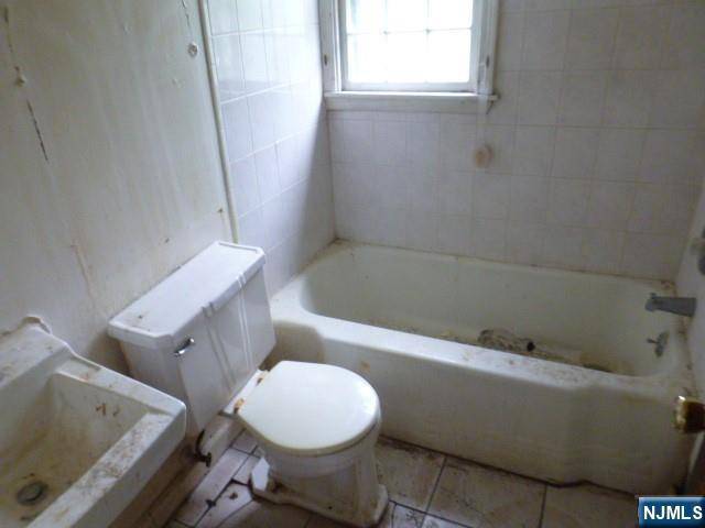 Fair Lawn, NJ 07410,2-05 29th ST