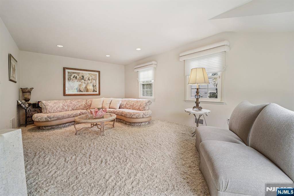 Wayne, NJ 07470,30 Sinclair DR