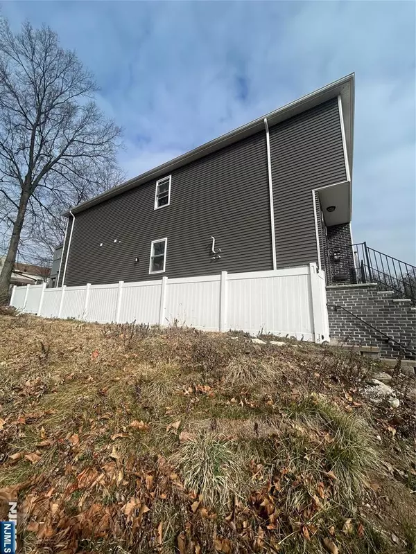 East Orange, NJ 07017,61 Grove