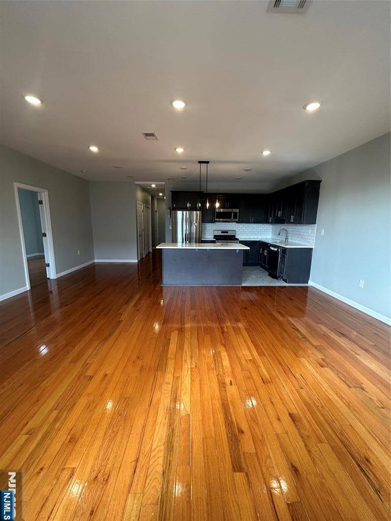 East Orange, NJ 07017,61 Grove