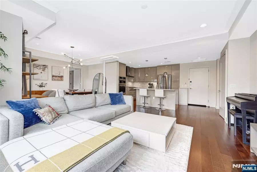 150 Henley PL #0202, Weehawken, NJ 07086