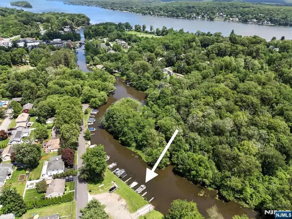 West Milford, NJ 07480,54 Pine LN