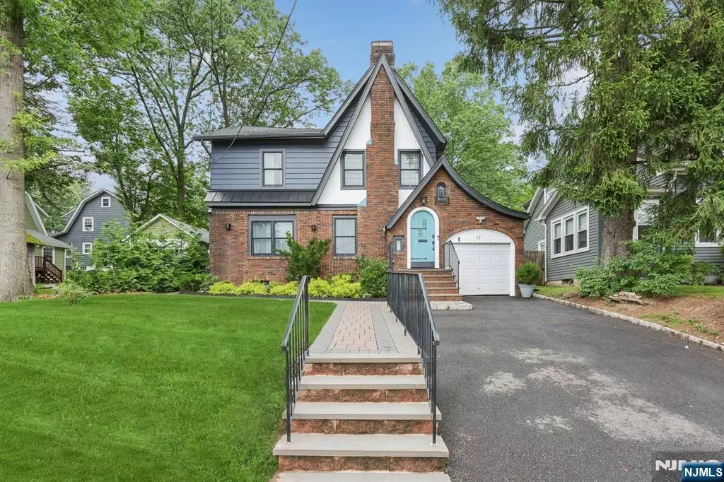 West Orange, NJ 07052,17 Lowell AVE