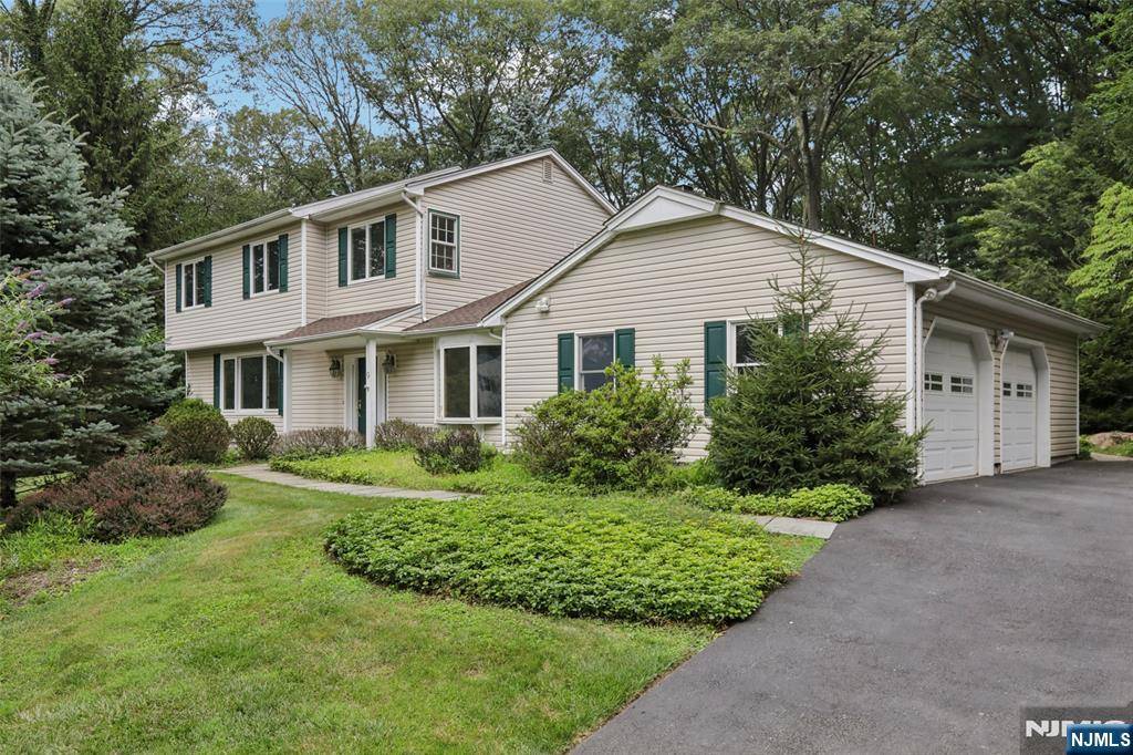 9 Arrowhead RD, Mahwah, NJ 07430