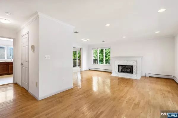 Fort Lee, NJ 07024,2445 Leighton ST