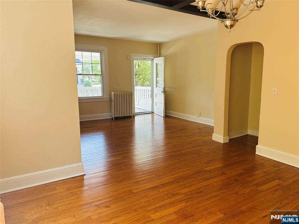 Westwood, NJ 07675,82 Bergen ST