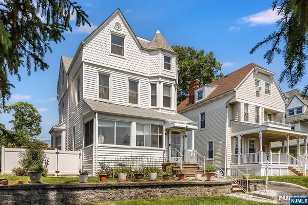 Montclair, NJ 07042,22 Forest ST