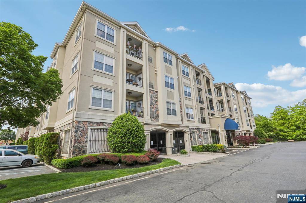 9203 Ravenscroft RD, Clifton, NJ 07013