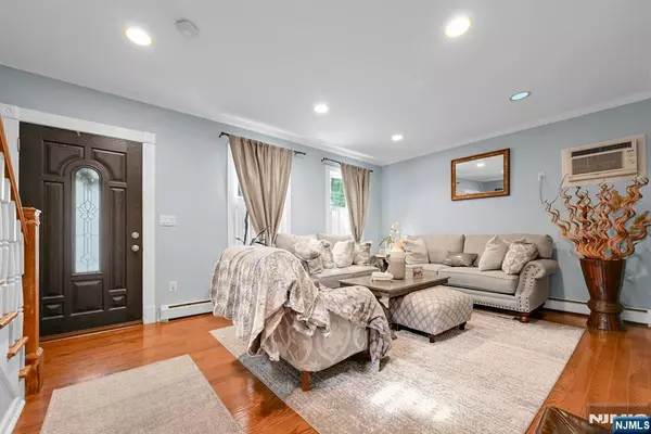 Englewood, NJ 07631,132 Pleasant AVE
