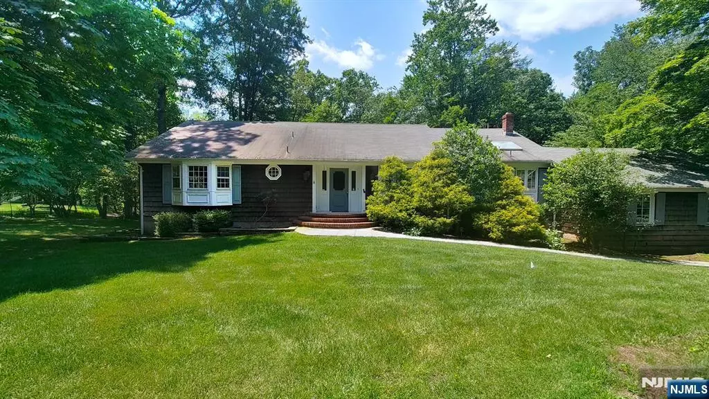 Upper Saddle River, NJ 07458,7 Anona DR