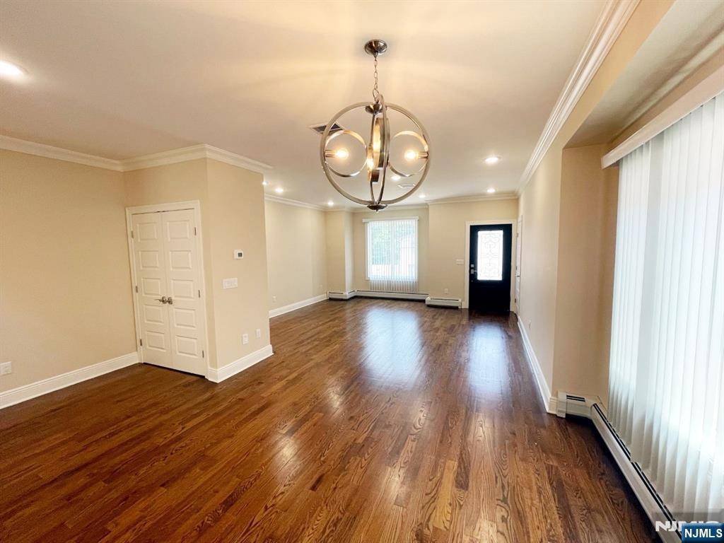 Palisades Park, NJ 07650,104 Sunset PL #A