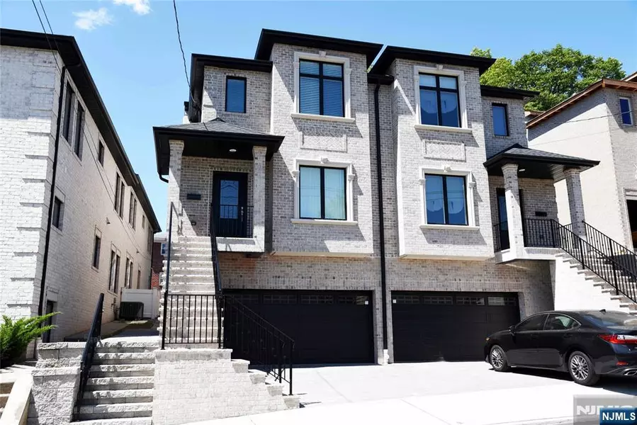 104 Sunset PL #A, Palisades Park, NJ 07650