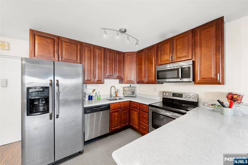 North Bergen, NJ 07047,7855 Boulevard East #9K
