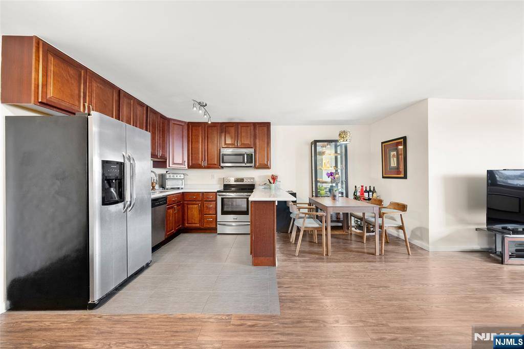 North Bergen, NJ 07047,7855 Boulevard East #9K