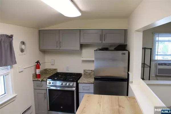 Elmwood Park, NJ 07407,192 Stefanic AVE #2