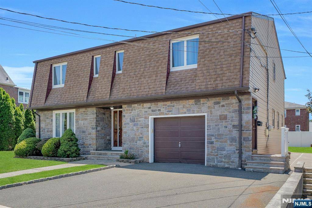 Lyndhurst, NJ 07071,526 Laurel AVE