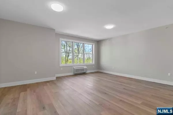 Fort Lee, NJ 07024,2021 Jones RD #106